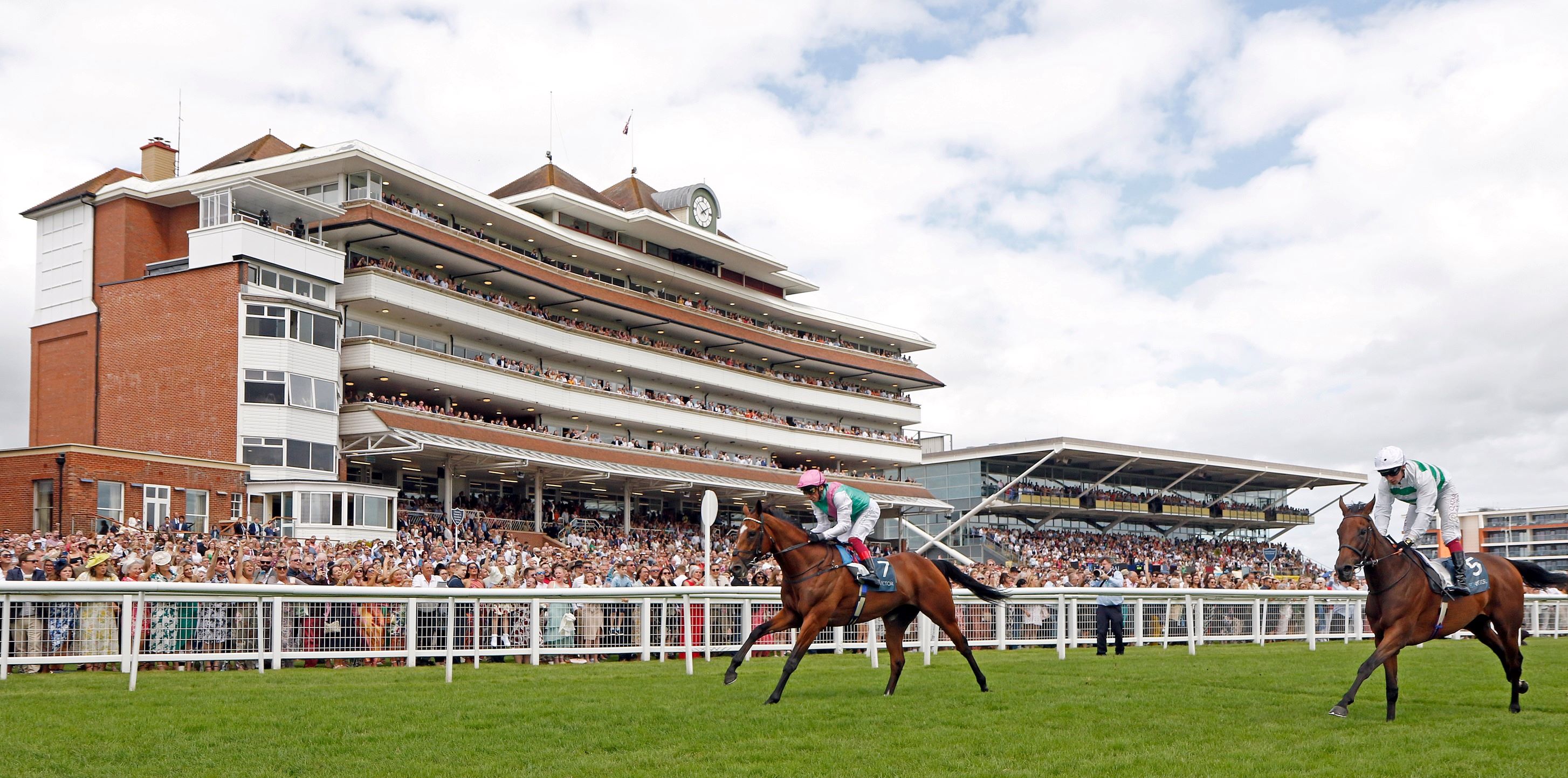 TOI CAN IMPOSE HIMSELF ON LONG DISTANCE HURDLE FIELd